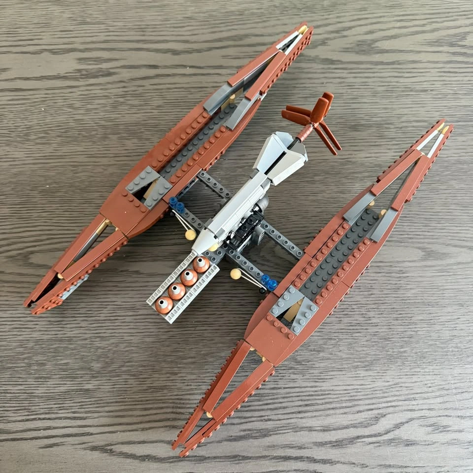 LEGO Star Wars: Wookiee Catamaran (7260) Complete Build - photo 5