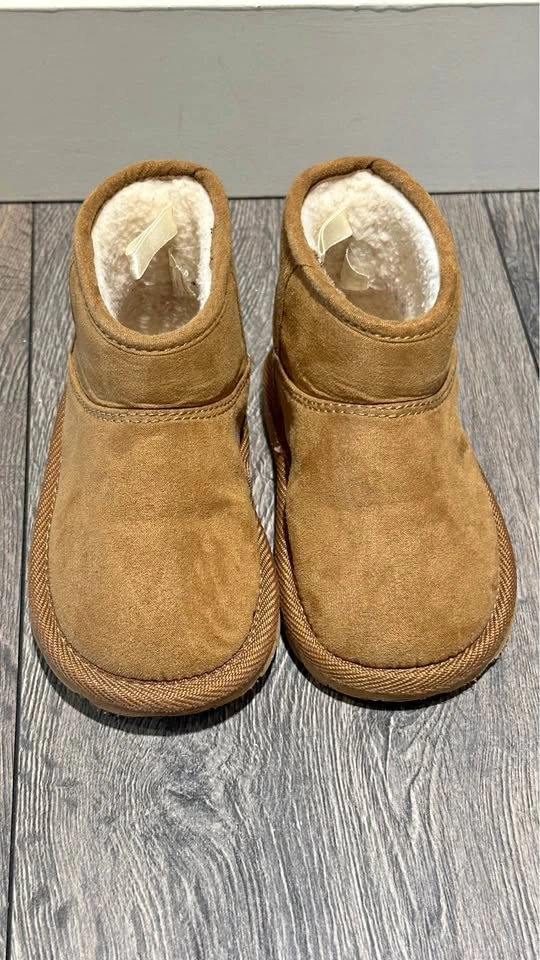 🧸 Gap Toddler Cozy Booties - Size 7