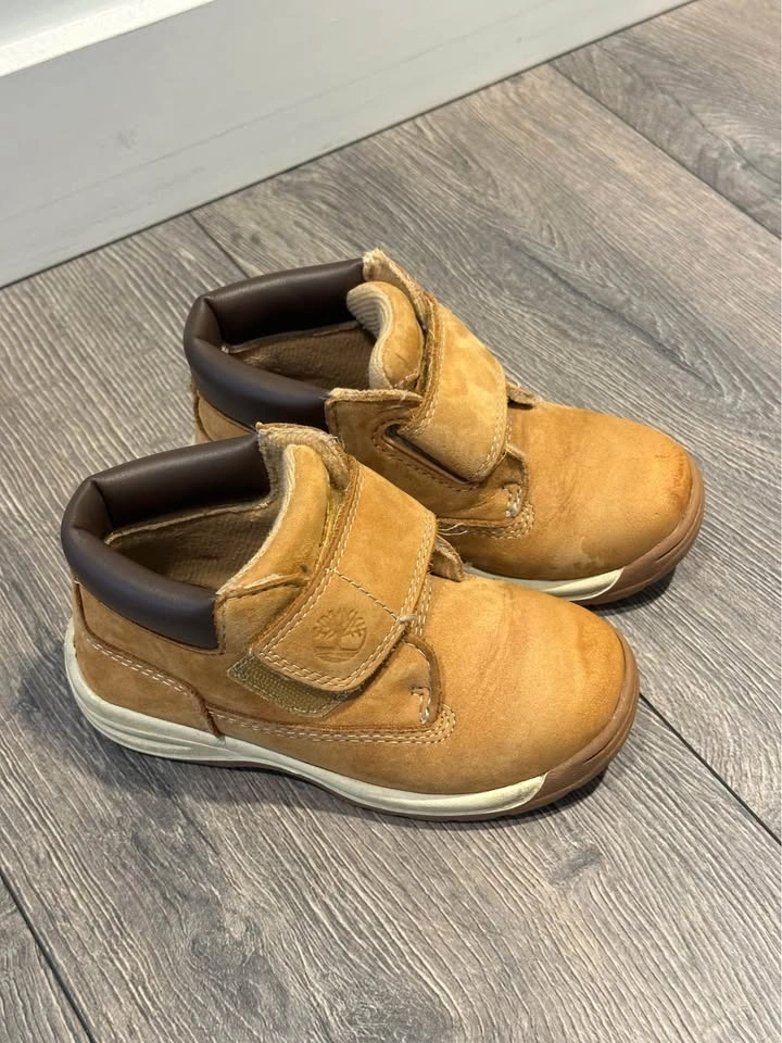 Timberland Toddler Boots – Size 8 - photo 2