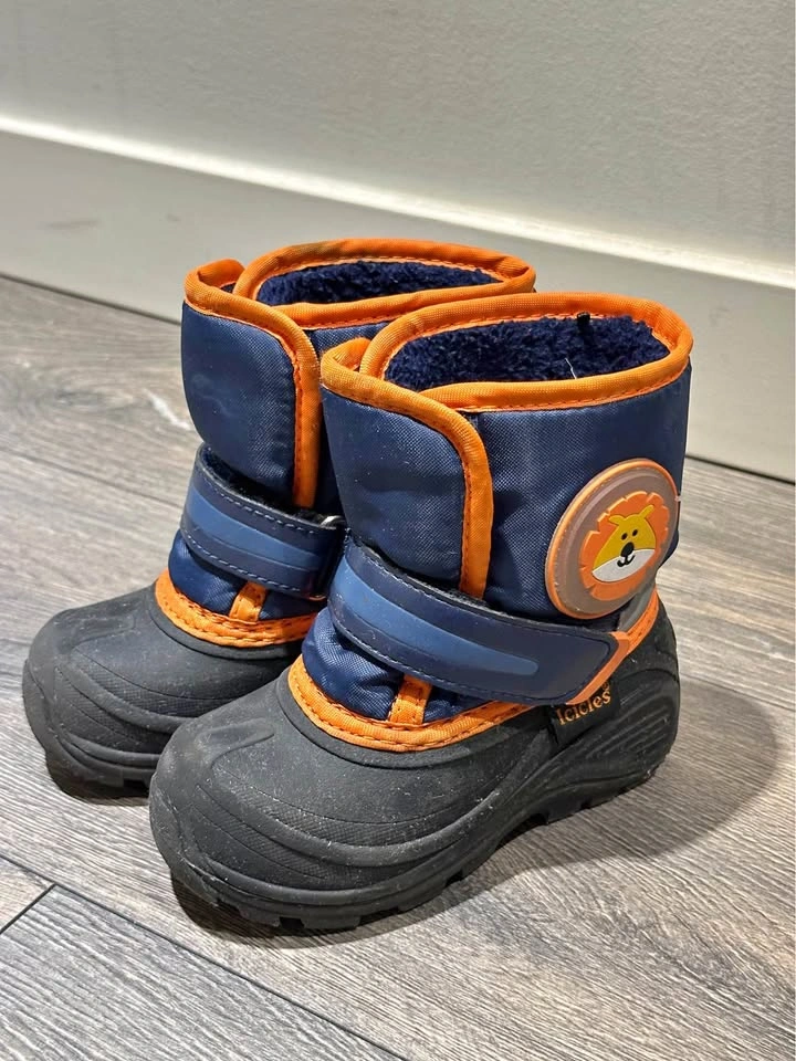 🦁 Light-Up Lion Snow Boots - Size 8
