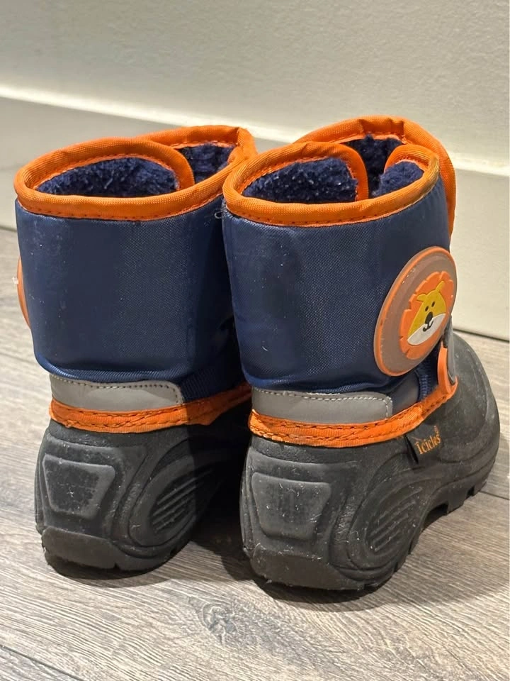 🦁 Light-Up Lion Snow Boots - Size 8 - photo 2