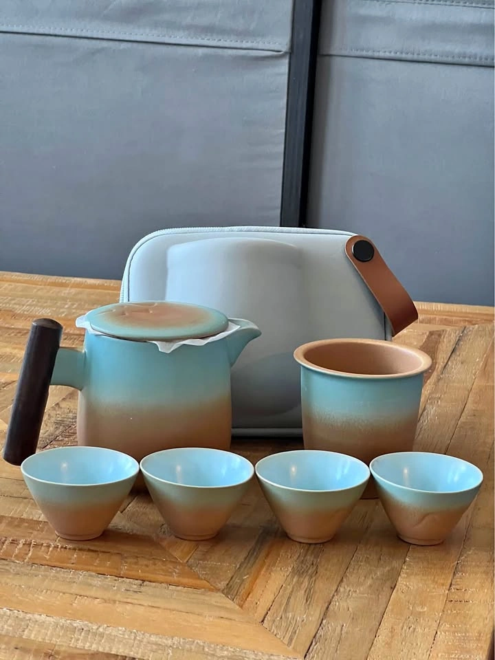 Brand new Teapot set including four tea cups