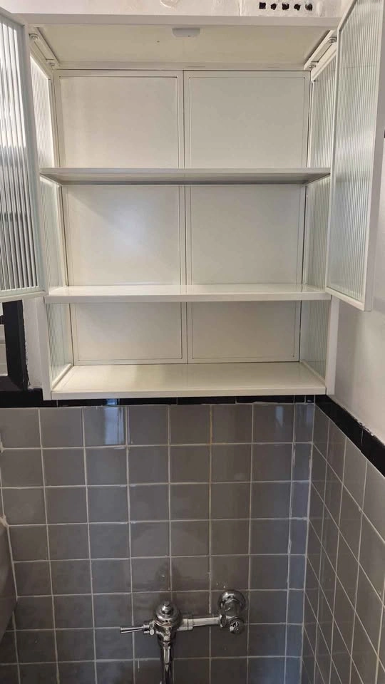 White Metal and Glass Bathroom Cabinet - photo 2