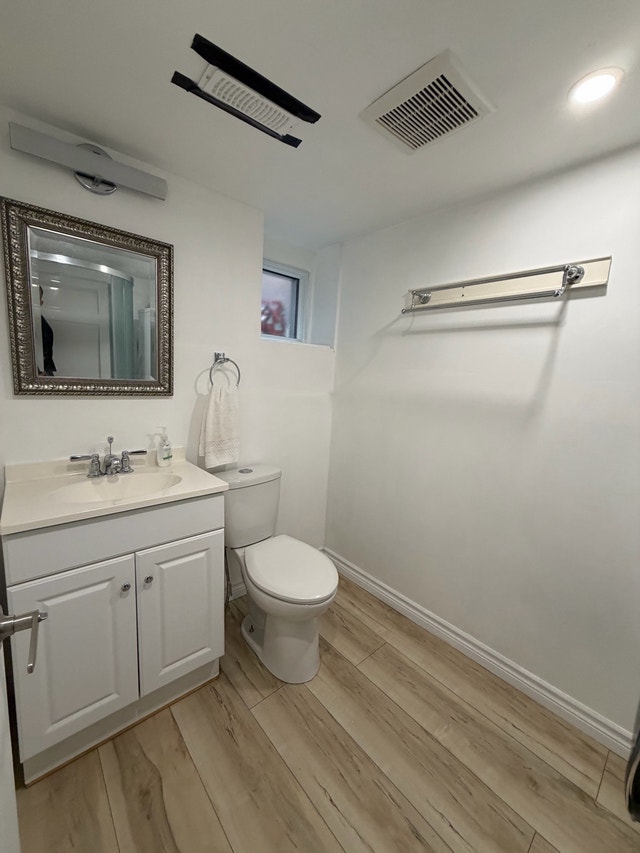 Little Italy 1 Bed 1 Bth Apartment with In-Suite Laundry - photo 4
