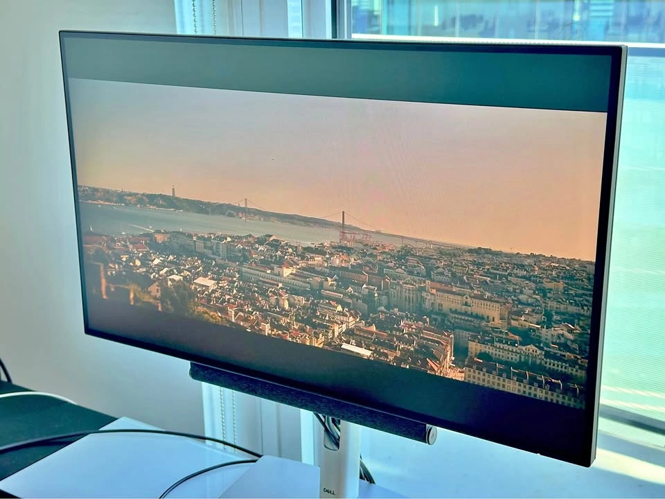 27” Dell Monitor with hub and conferencing module