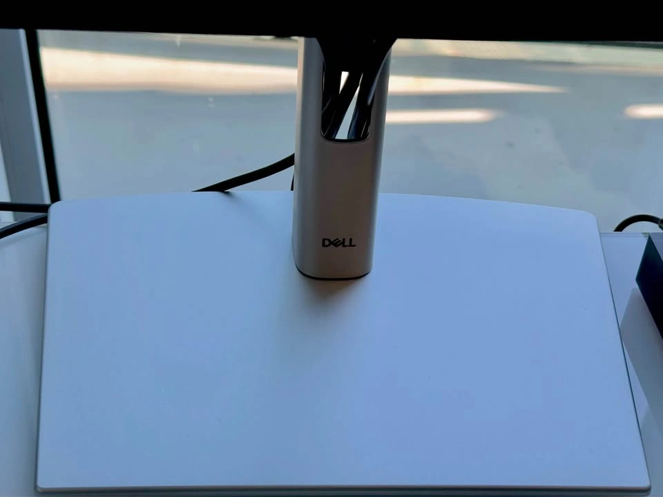27” Dell Monitor with hub and conferencing module - photo 4