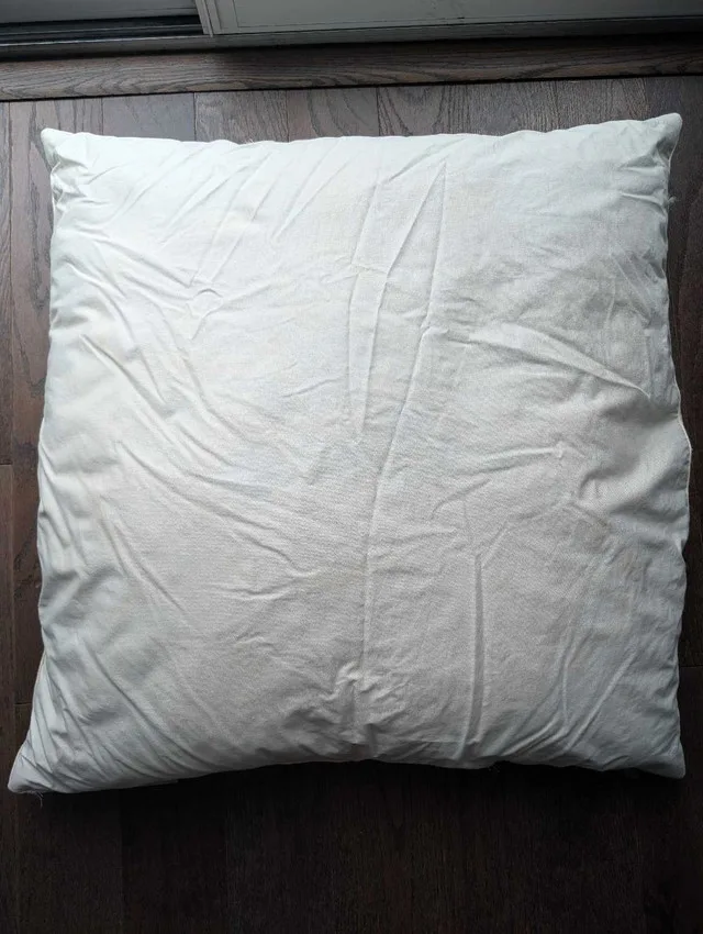 Down Pillow (80x80 cm) thumbnail