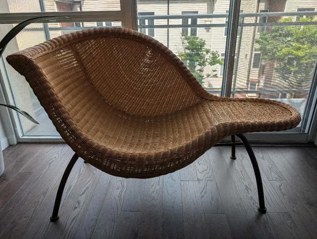 Mid-century Modern Wicker Chaise (1970s) thumbnail