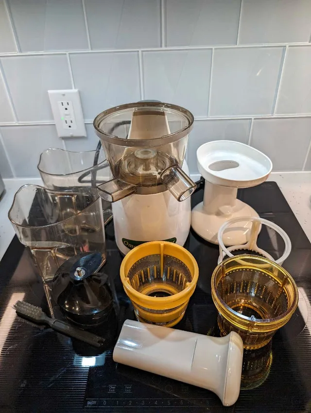 Omega VRT330 Juicer thumbnail