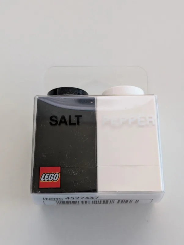 Lego Salt and Pepper Shakers 4527447 (2002 release) thumbnail