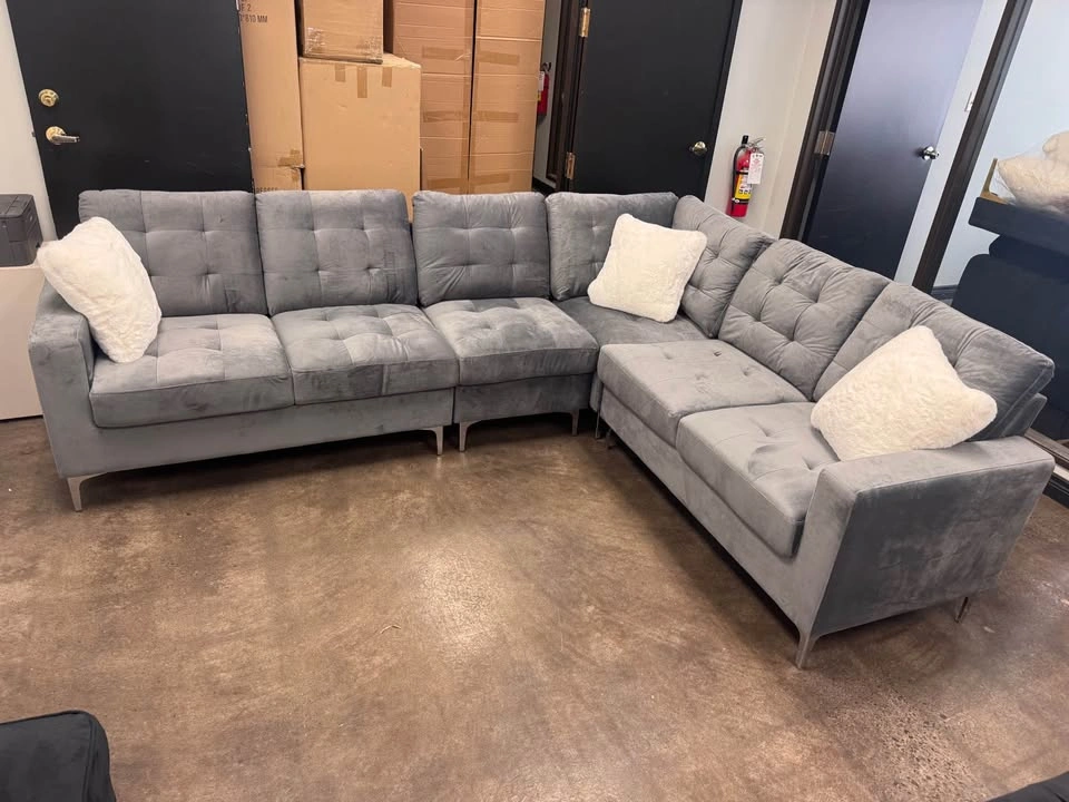 Grey Velvet Tufted Sectional Sofa - photo 2
