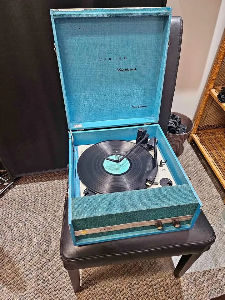 Vintage 1960s Viking vagabond record player working conditions thumbnail