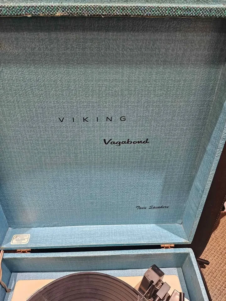 Vintage 1960s Viking vagabond record player working conditions image indicator(2)