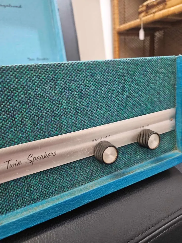 Vintage 1960s Viking vagabond record player working conditions image indicator(5)