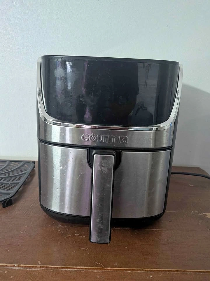 Gourmia Stainless Steel Digital Air Fryer – Complete with Origin