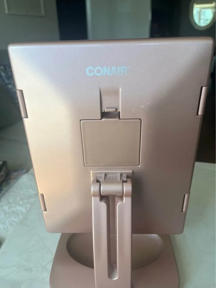 Conair Trifold Lighted Makeup Mirror - photo 4