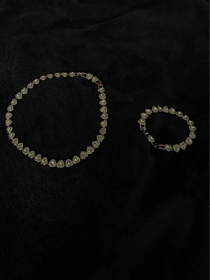 Swarovski x Ariana Grande Full Jewelry Set – Brand New - photo 3