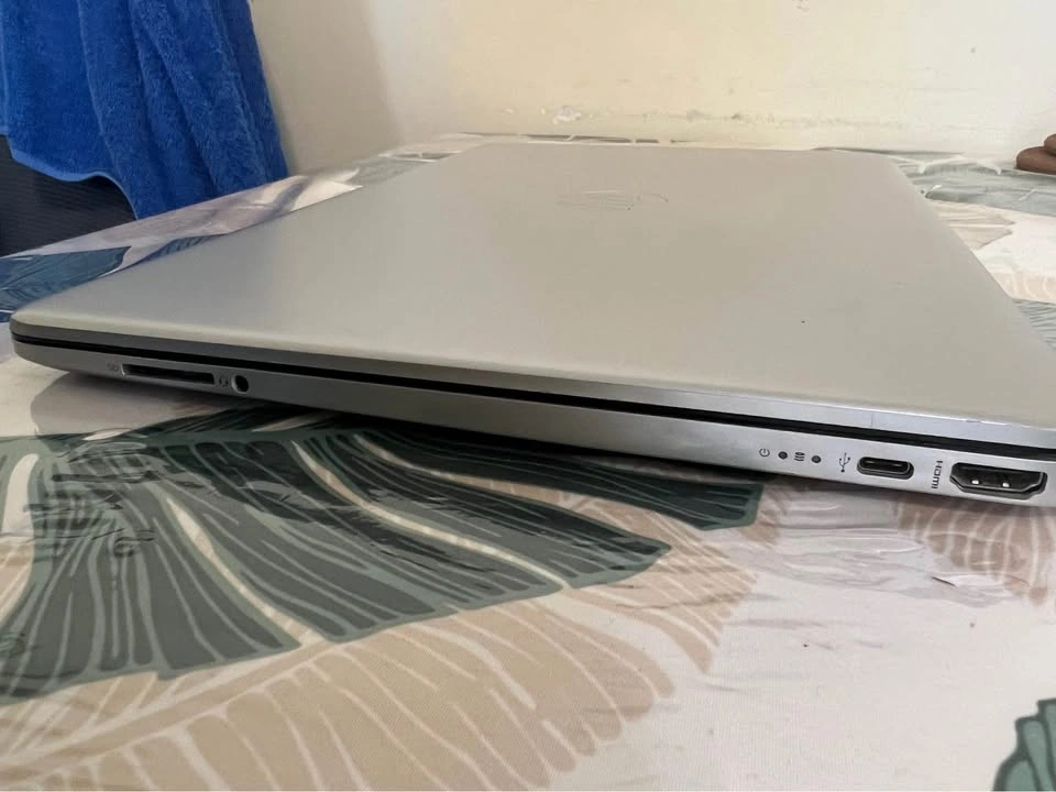 HP Touchscreen Laptop Core i3 8GB RAM 128GB SSD - photo 3