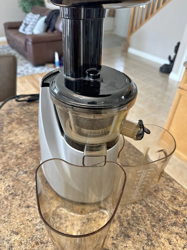 Hurom HU-100SB Slow Masticating Juicer – Cleaned & Working