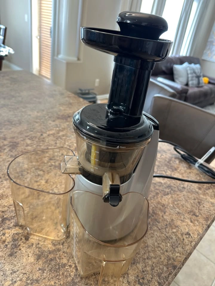 Hurom HU-100SB Slow Masticating Juicer – Cleaned & Working - photo 2