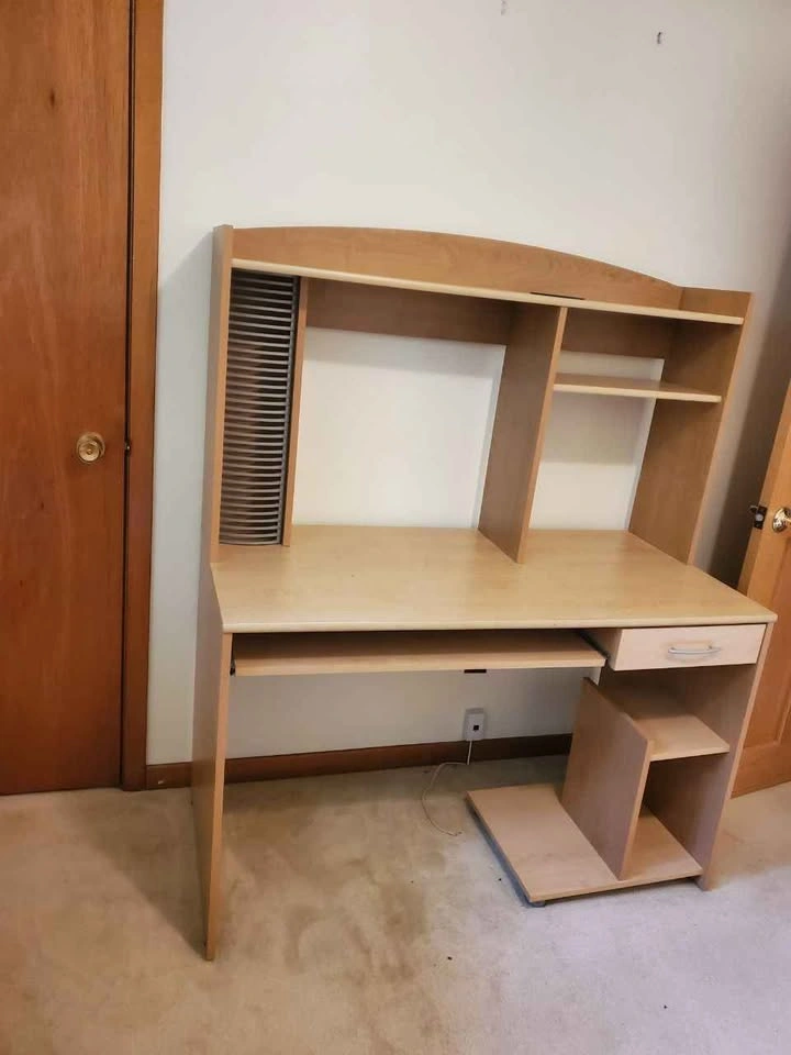 Light Wood Computer Desk with Hutch - photo 3