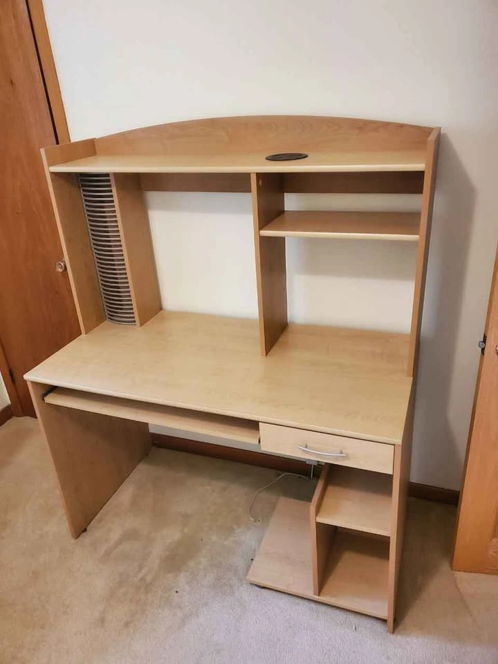 Light Wood Computer Desk with Hutch - photo 4