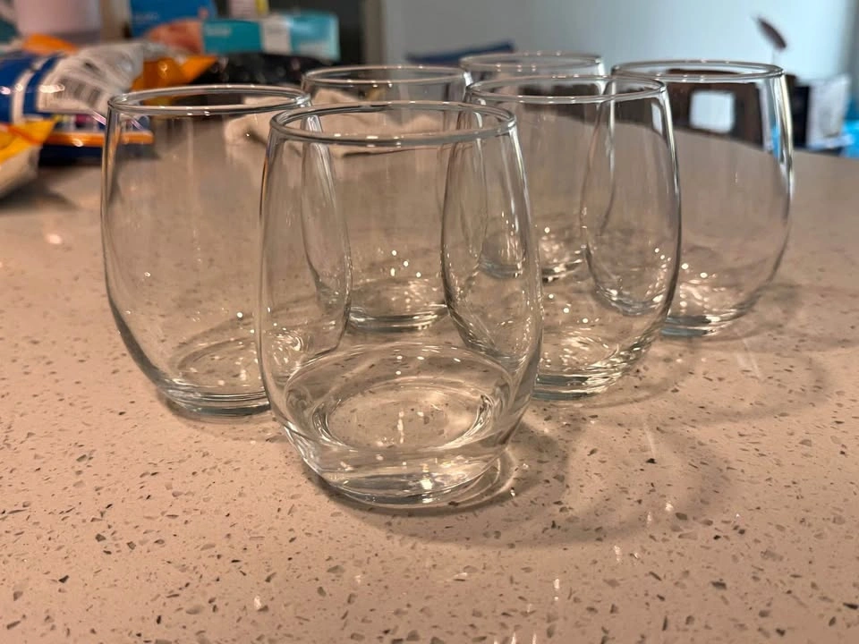 6 wine glasses