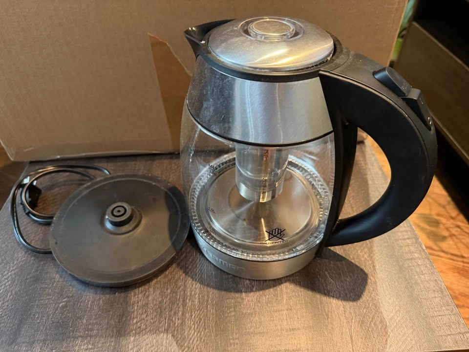 Chefman 1.8L Glass Electric Kettle - photo 2