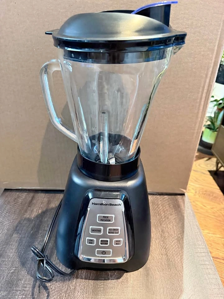 Hamilton Beach Blender with Glass Jar (Price negotiable)