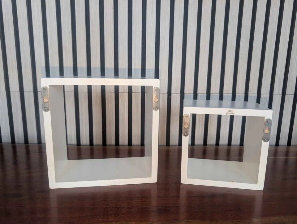 White wooden shelves - photo 2