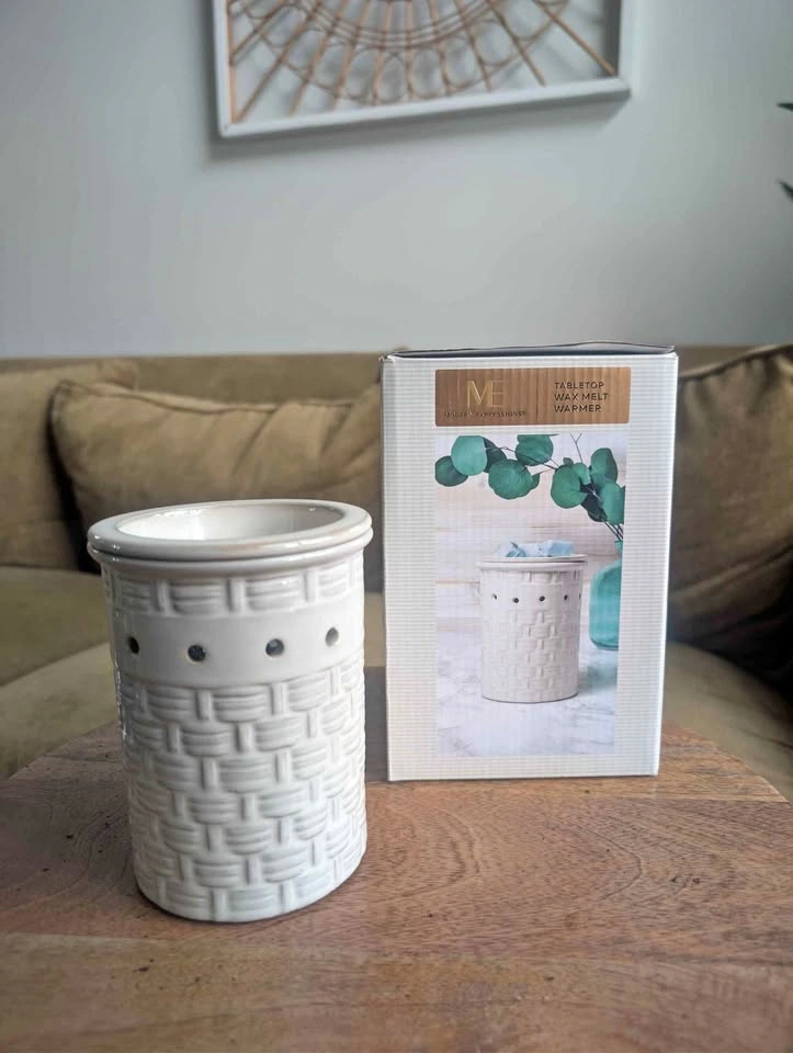 Electric tabletop wax warmer/nightlight