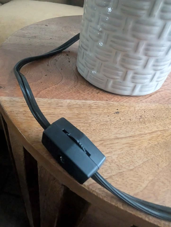 Electric tabletop wax warmer/nightlight - photo 2
