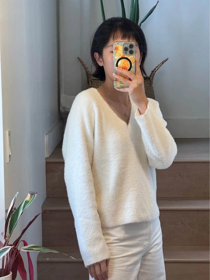 Abercrombie & Fitch Fuzzy V-Neck Sweater - photo 2
