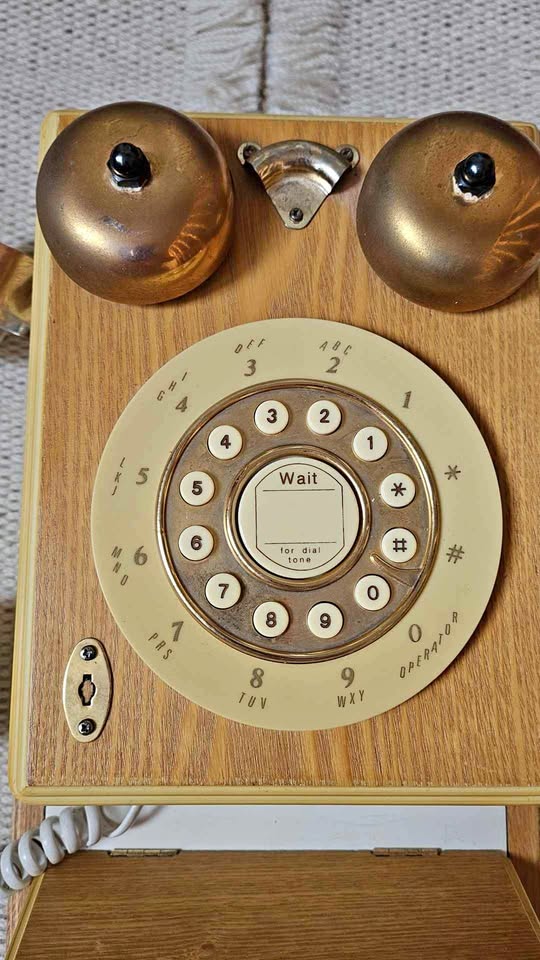 Coca cola old phone reproduction. Work perfectly .