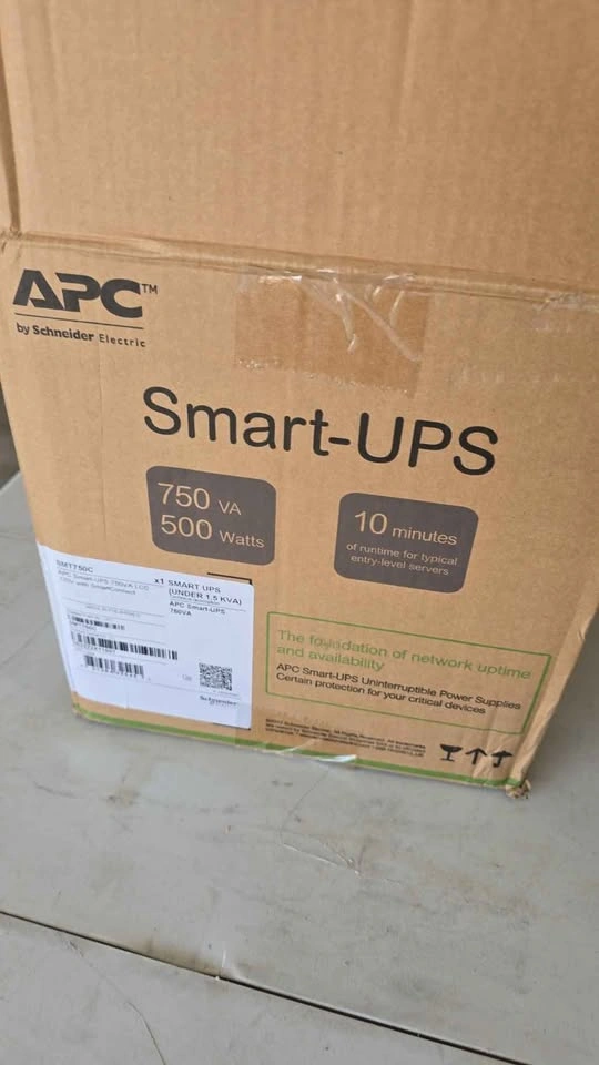 APC Smart-UPS 750VA SMT750C brand new just opened for pictures - photo 2