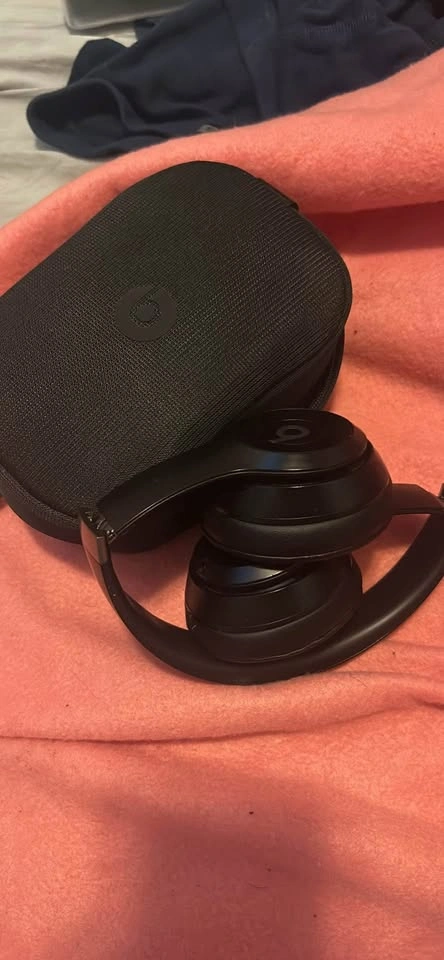 Beats Solo 4 Used Once With Headphone Case - photo 2