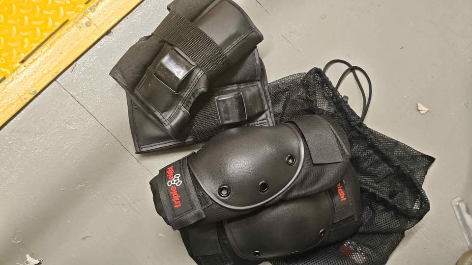 Rollerblade Inline Skates with Triple Eight Protective Gear - photo 3
