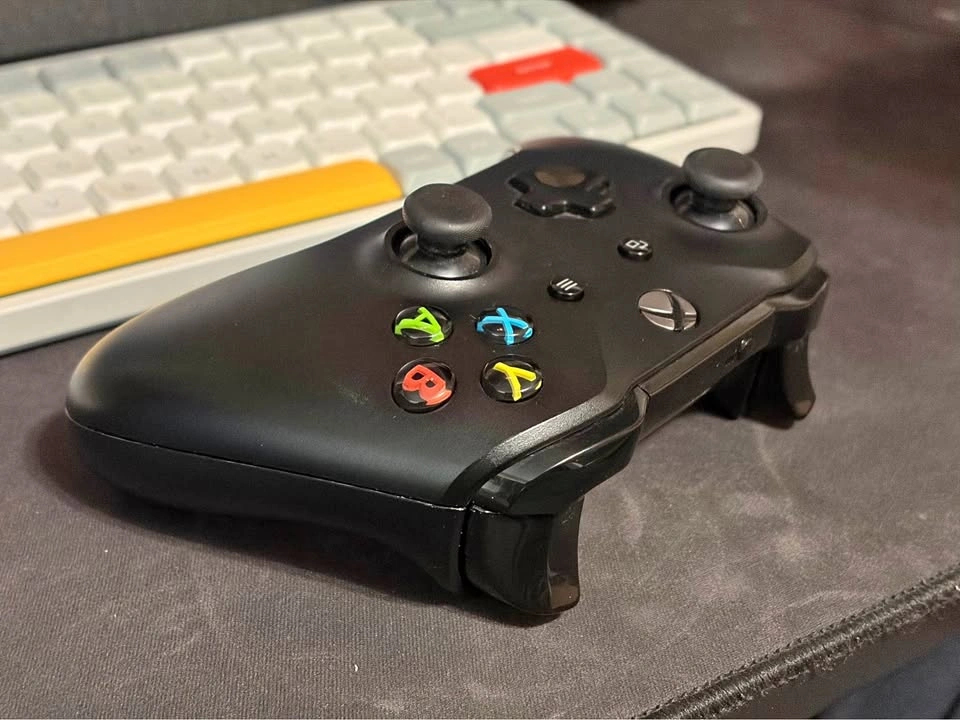 Official Microsoft Xbox One Wireless Controller (Model 1708)