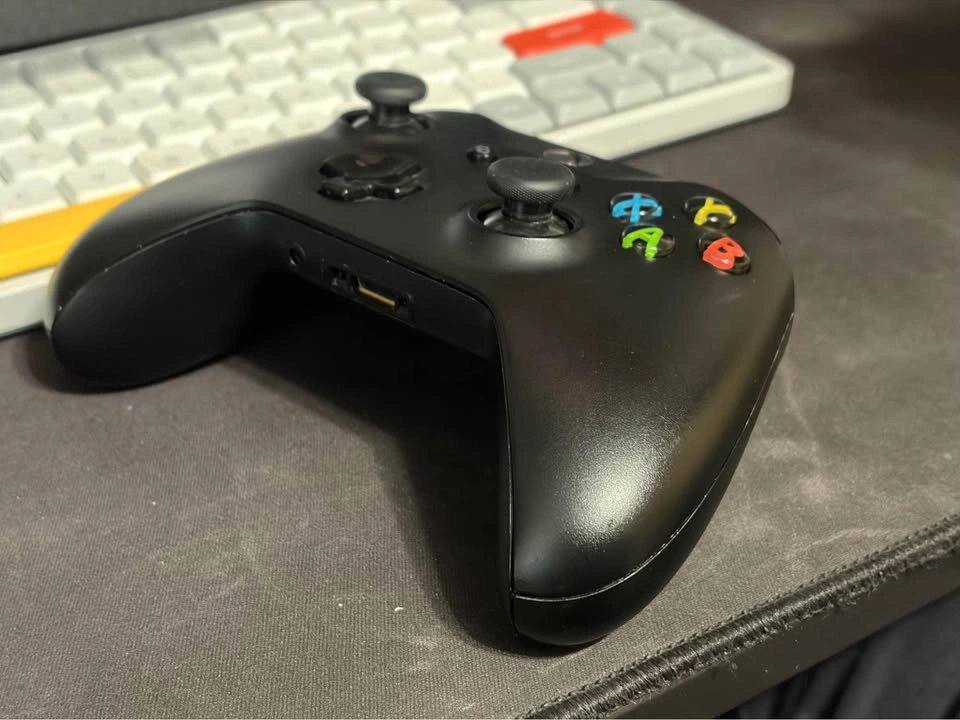 Official Microsoft Xbox One Wireless Controller (Model 1708) - photo 2