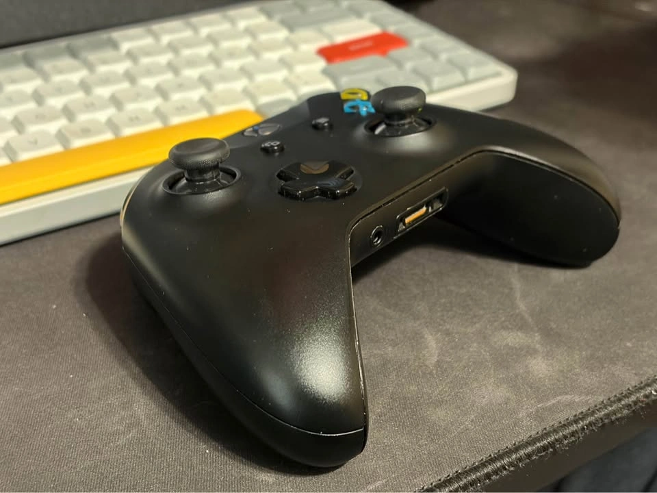 Official Microsoft Xbox One Wireless Controller (Model 1708) - photo 3