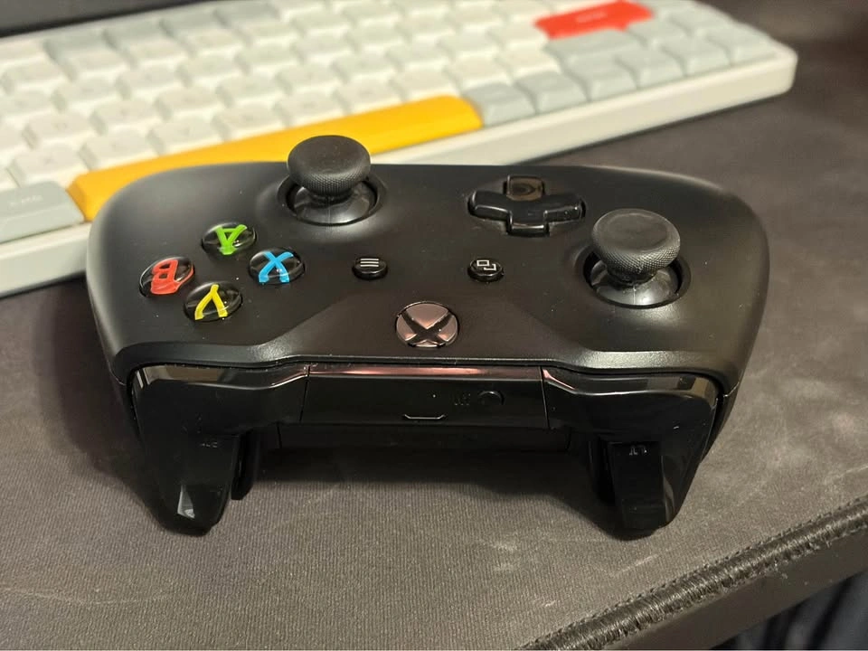 Official Microsoft Xbox One Wireless Controller (Model 1708) - photo 4