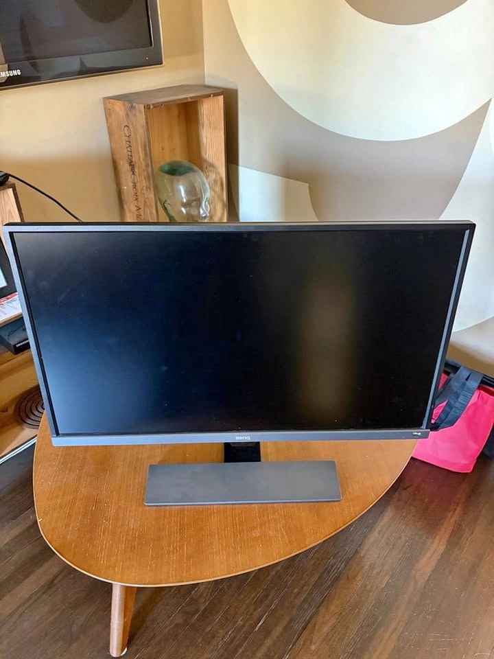 BenQ EW3270U 32" 4K UHD HDR Monitor – Great Condition
