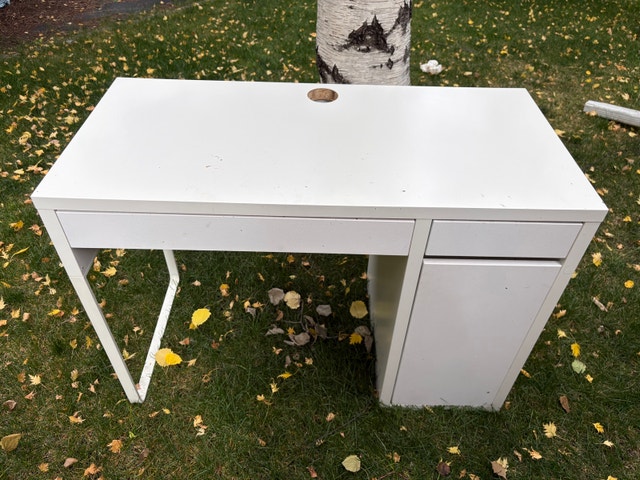 IKEA Micke desk