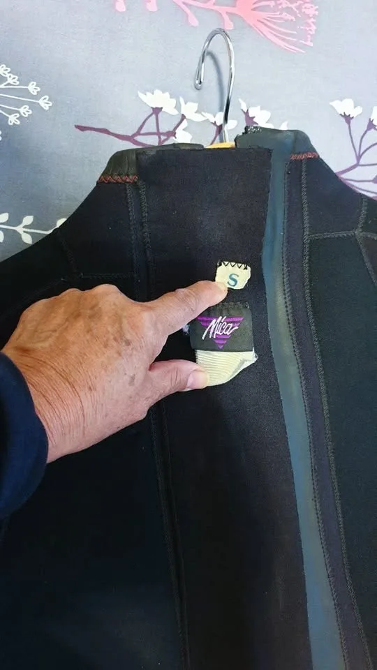 Full Wetsuit for Women, Size S, 5mm Neoprene image indicator(2)