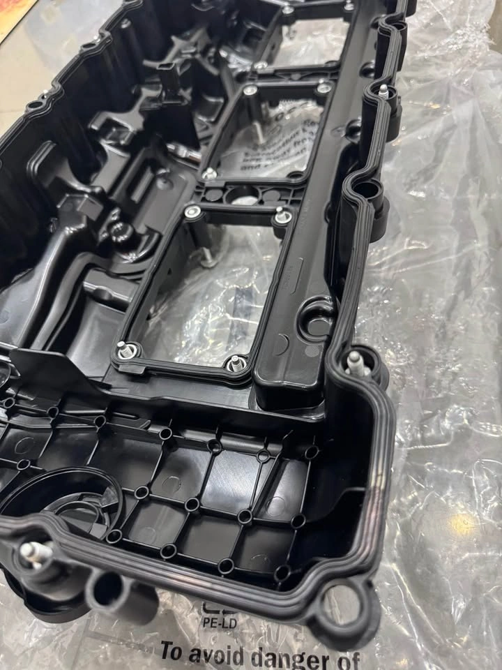 BMW Engine Valve Cover 2010-2019 BNIB - photo 4