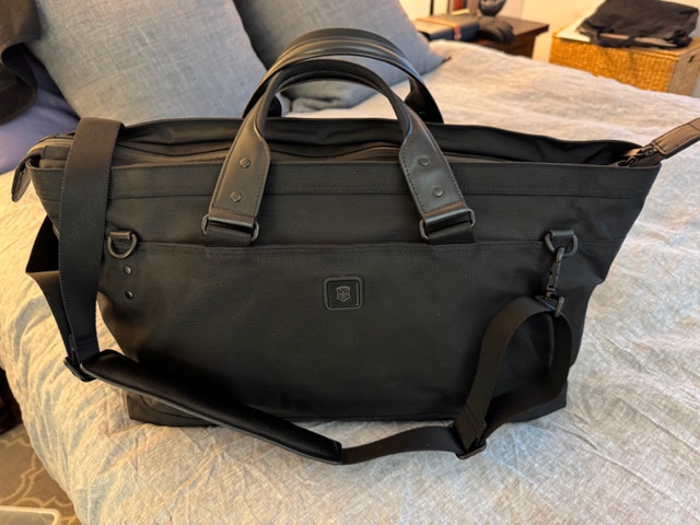 Victorinox Lexicon Weekender Totebag, Like new - photo 2