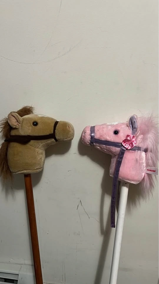 Set of 2 Aurora Plush Stick Horses - photo 2