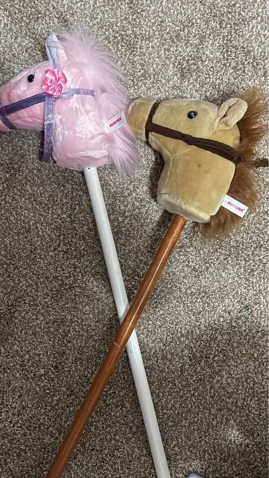 Set of 2 Aurora Plush Stick Horses - photo 3