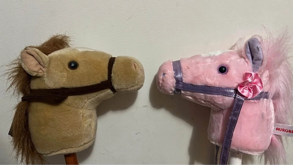 Set of 2 Aurora Plush Stick Horses - photo 4