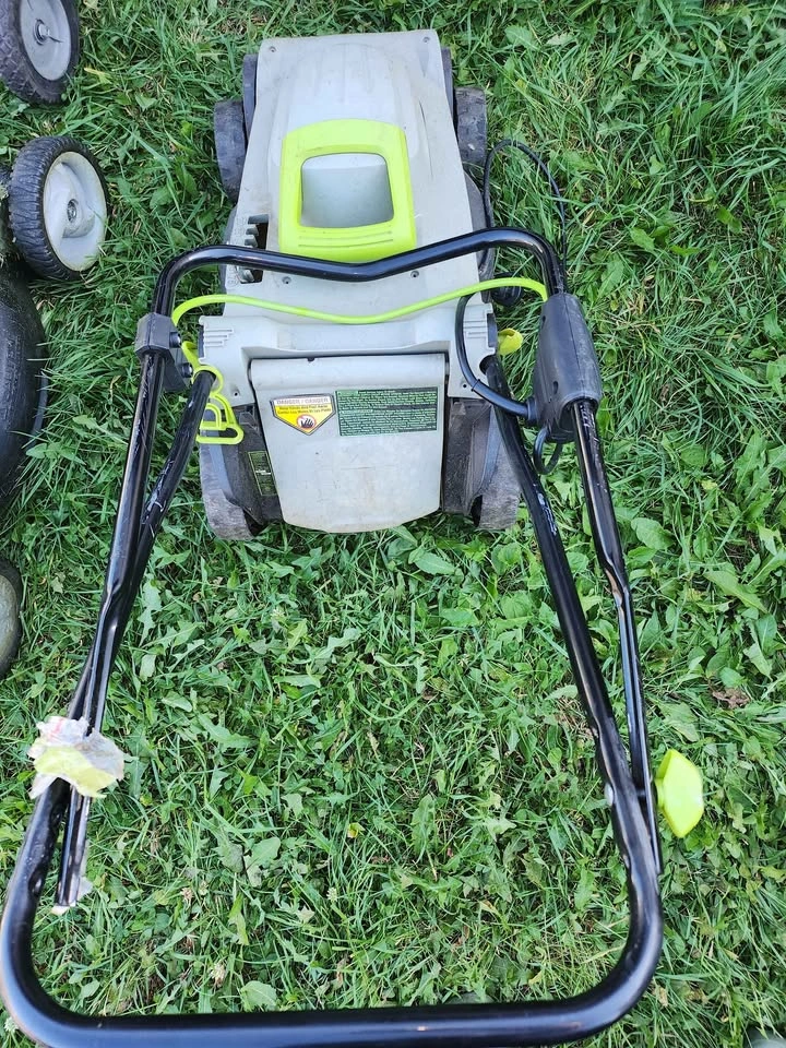 LawnMaster Electric Lawn Mower - photo 3